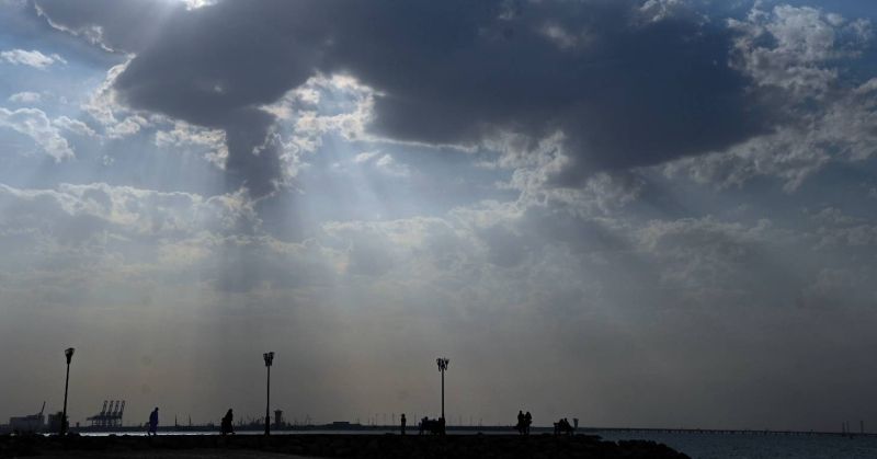 «الأرصاد»: أمطار متفرقة حتى فجر الأحد