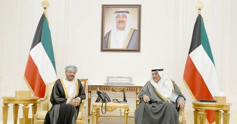 سمو ولي العهد يستقبل وزير الخارجية العماني