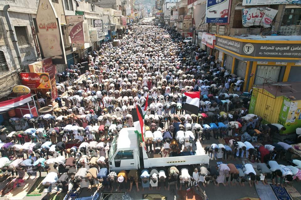 تعز.. عشرات الألاف يتظاهرون تنديدا بجرائم الإبادة الجماعية في غزة