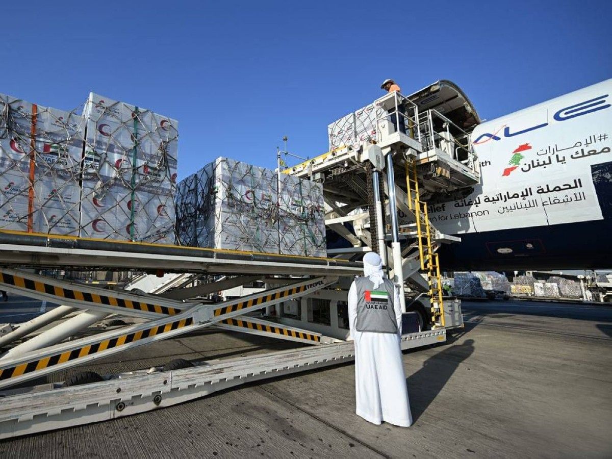 مُحملة بـ 40 طناً من المساعدات.. الإمارات تُرسل طائرةnالإغاثة الـ 15 إلى الأشقاء اللبنانيين