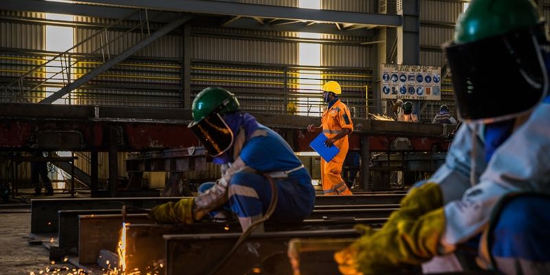 سلطنة عُمان.. رائد رئيسي في صناعة الحديد والصلب على المستوى العالمي