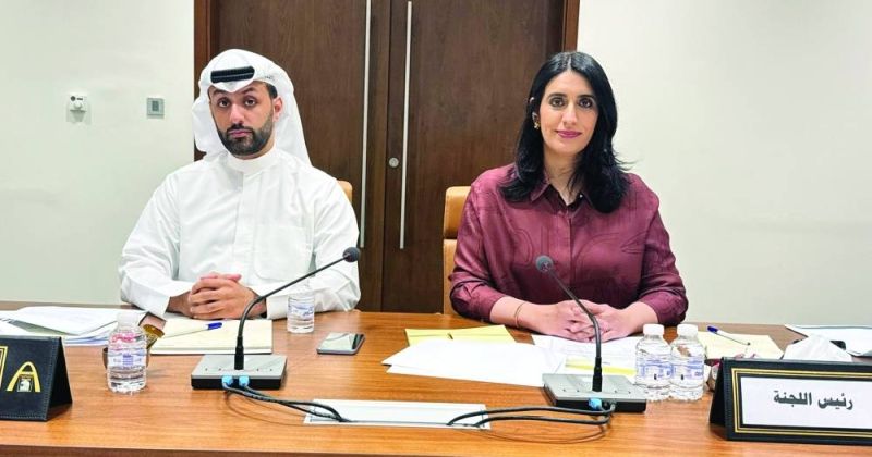 فرح الرومي وعبداللطيف الدعي خلال الاجتماع