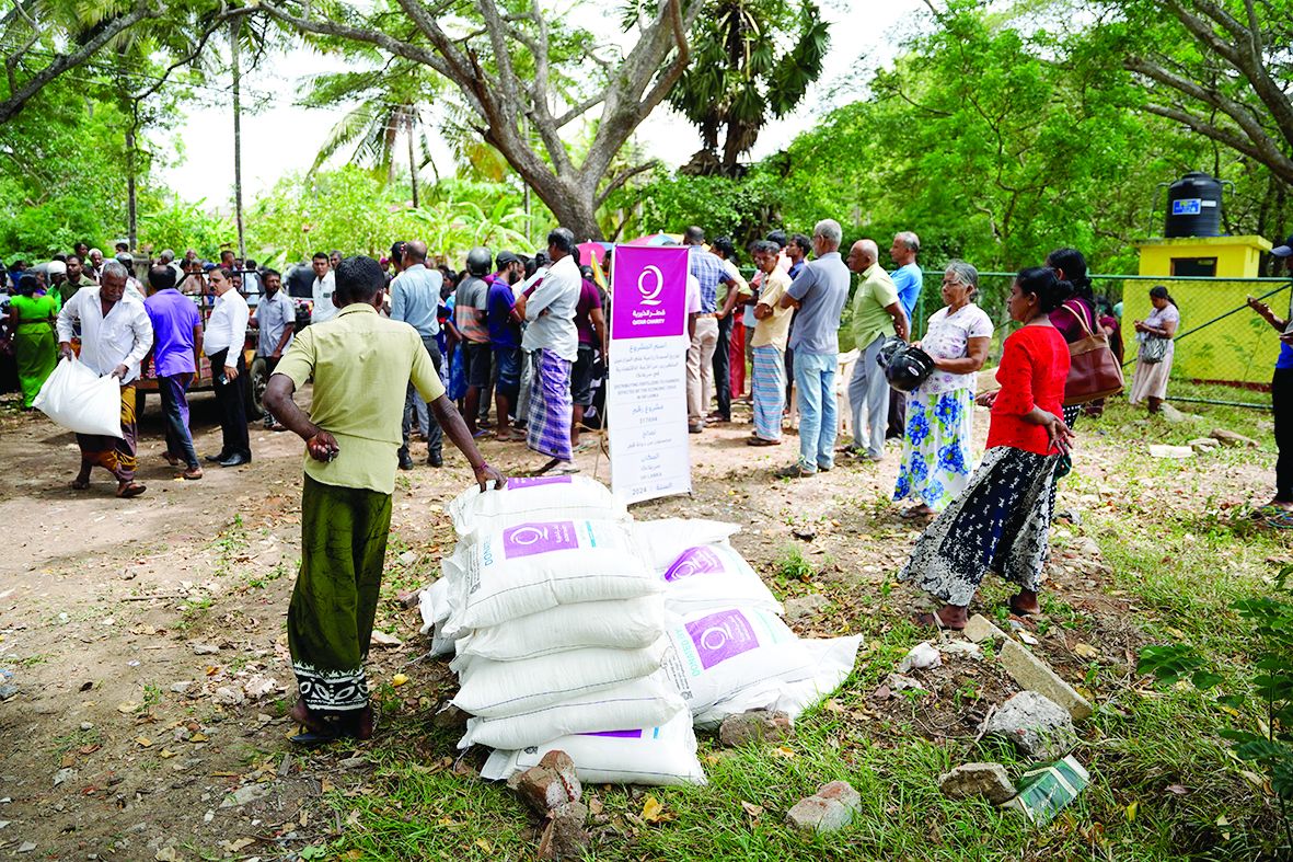 قطر الخيرية توزع الأسمدة على 3500 مزارع في سريلانكا