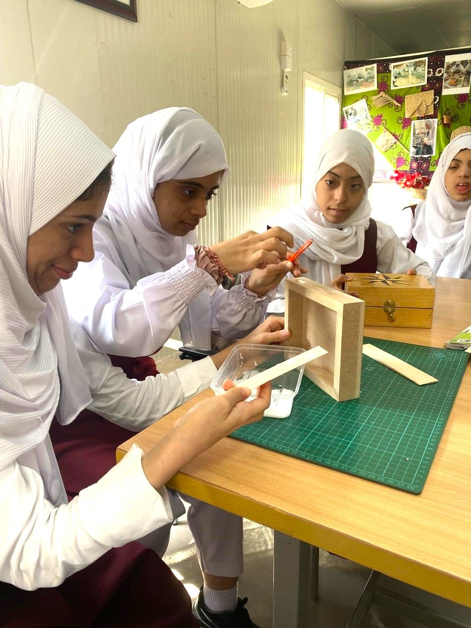 لتأهيل الأشخاص ذوي الإعاقة.. تقديم برامج تدريبية حرفية لطلبة مركز الوفاء بالرستاق