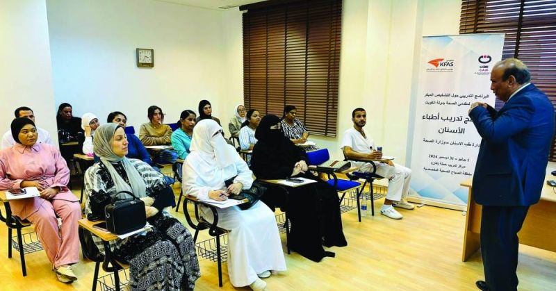 خالد الصالح محاضراً خلال الدورة التدريبية