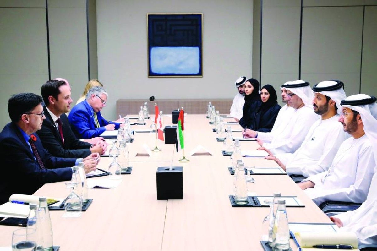 بحث تعزيز التعاون بين الإمارات وكندا بقطاعات الاقتصاد الجديد والسياحة والطيران والاقتصاد الدائري