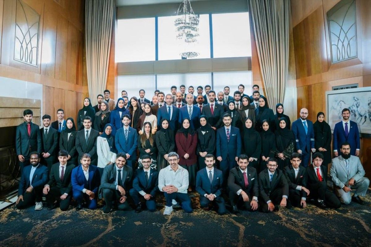 عبدالله بن زايد يلتقي طلبة الإمارات الدارسين في أستراليا