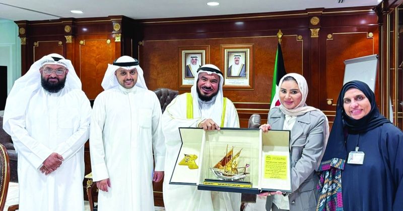 الحويلة خلال استقبالها رئيس جمعية التكافل لرعاية السجناء مساعد مندني