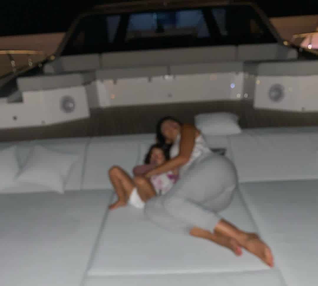 ما فعلته على "اليخت" صدم الجميع وأثار ضجة.. جورجينا تتجاوز الذوق العام في السعودية وتنشر صور جسدها العريان