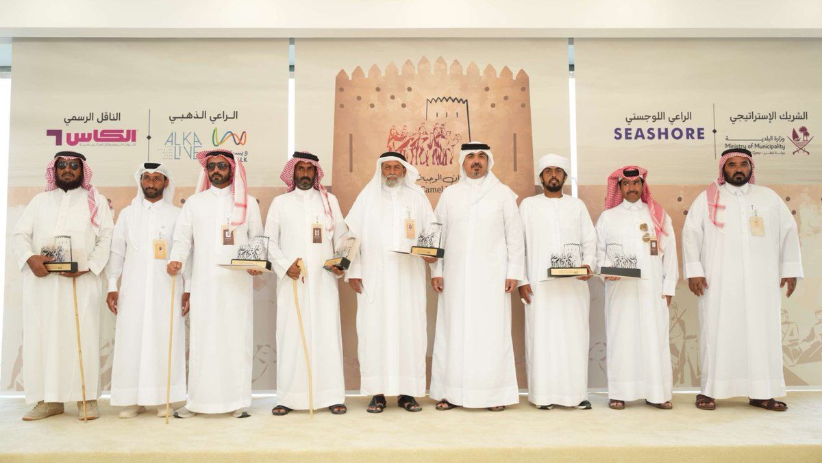 تتويج الفائزين في شوطي الجل للمجاهيم في سابع أيام مهرجان الإبل للوجبة