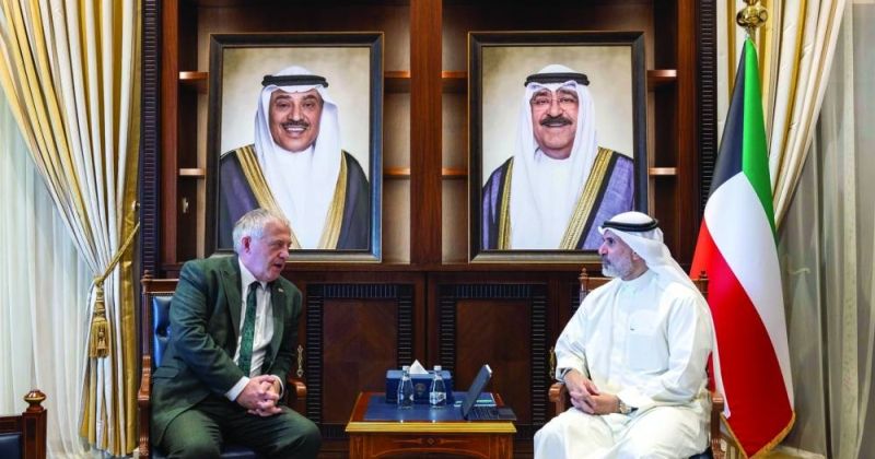 نائب وزير الخارجية مستقبلاً اللورد جون مان