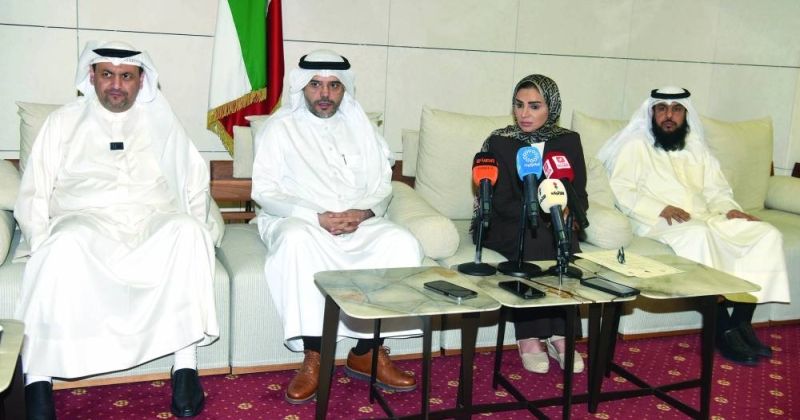 الحويلة متحدثة في المؤتمر الصحافي