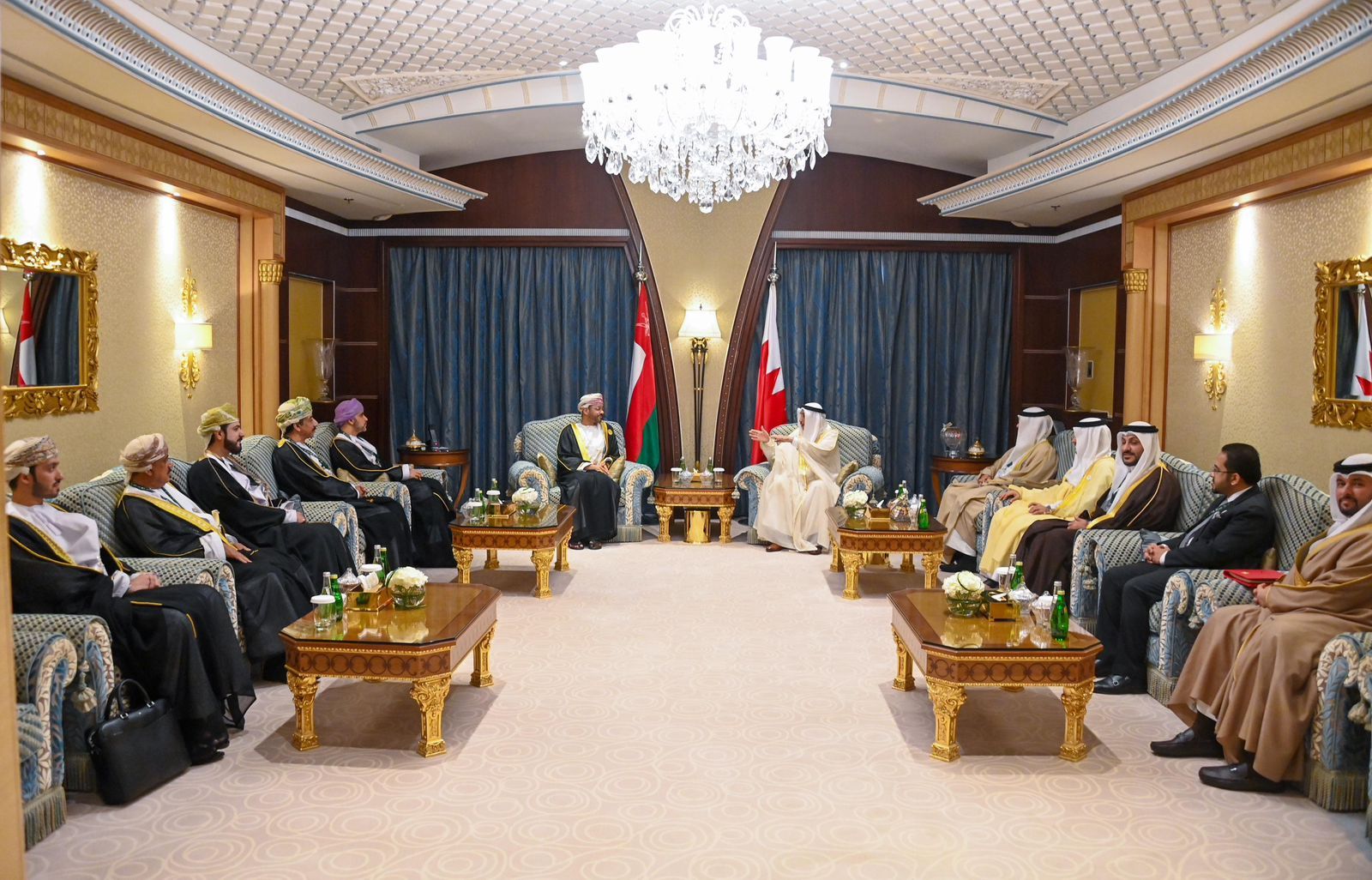 وزير الخارجية يلتقي بنائب رئيس مجلس الوزراء البحريني