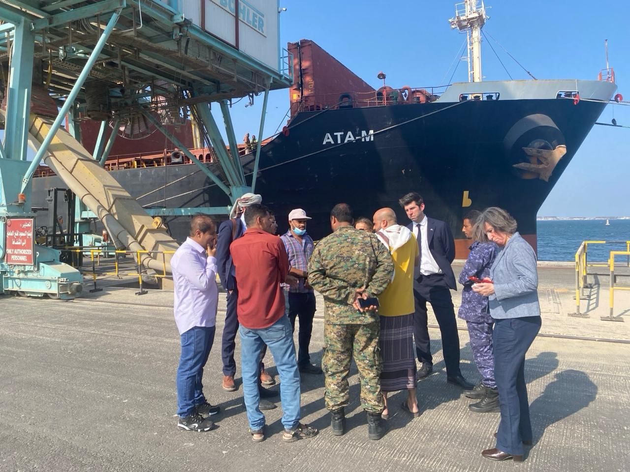 عدن تستقبل وفدًا بريطانيًا رفيع المستوى لدعم التنمية والإصلاحات الحكومية