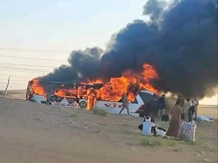 لا ضحايا.. نجاة نحو 50 مسافرًا إثر حريق في حافلة نقل جماعي بمأرب