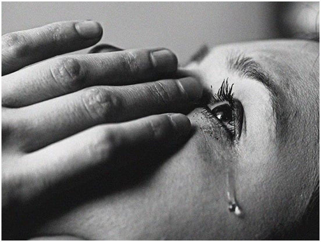 «أبرزهم الأسد» .. 3 أبراج حساسة جدًا ودمعتهم قريبة لا يستطيعون إخفاء مشاعرهم أبدًا | هل أنت من بينهم؟