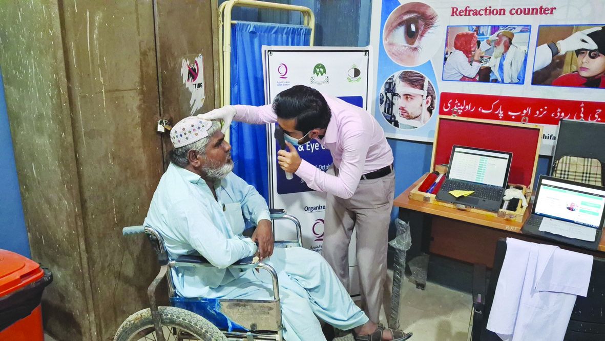 قطر الخيرية تقيم مخيماً طبياً جديداً لمرضى العيون في باكستان