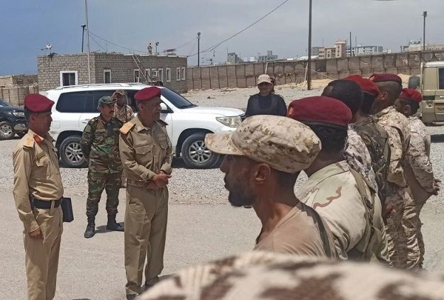 حضرموت..مقتل جندي وإصابة آخر في عملية طعن بالمكلا