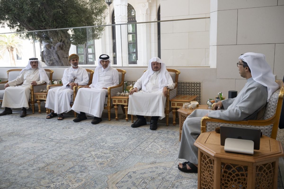 نائب رئيس الإمارات يستقبل رئيس الشورى