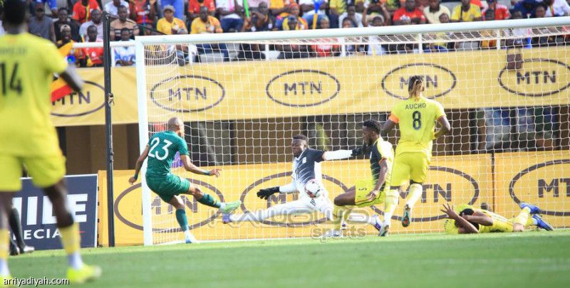 جنوب إفريقيا يسقط أوغندا ويتصدر