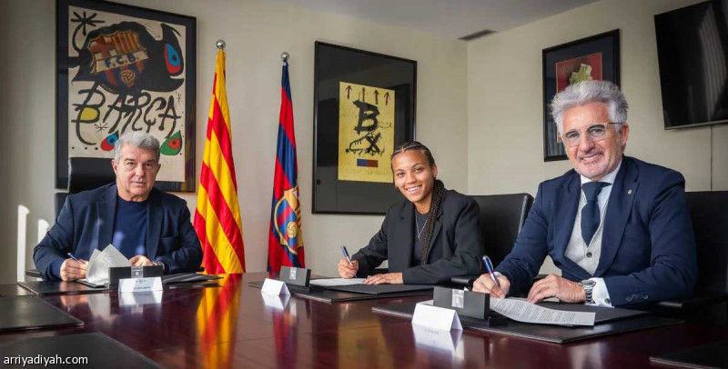 برشلونة يمدد عقد فيكي
