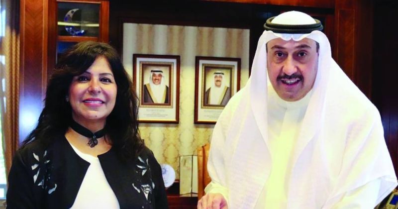 الحمود خلال تكريمه خلود النجار