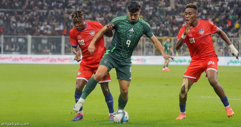 محرز وبونجاح يقودان الجزائر إلى خماسية ليبيريا