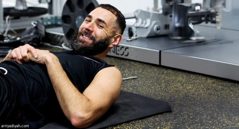 الاتحاد.. بنزيما يبدأ برنامجه اللياقي