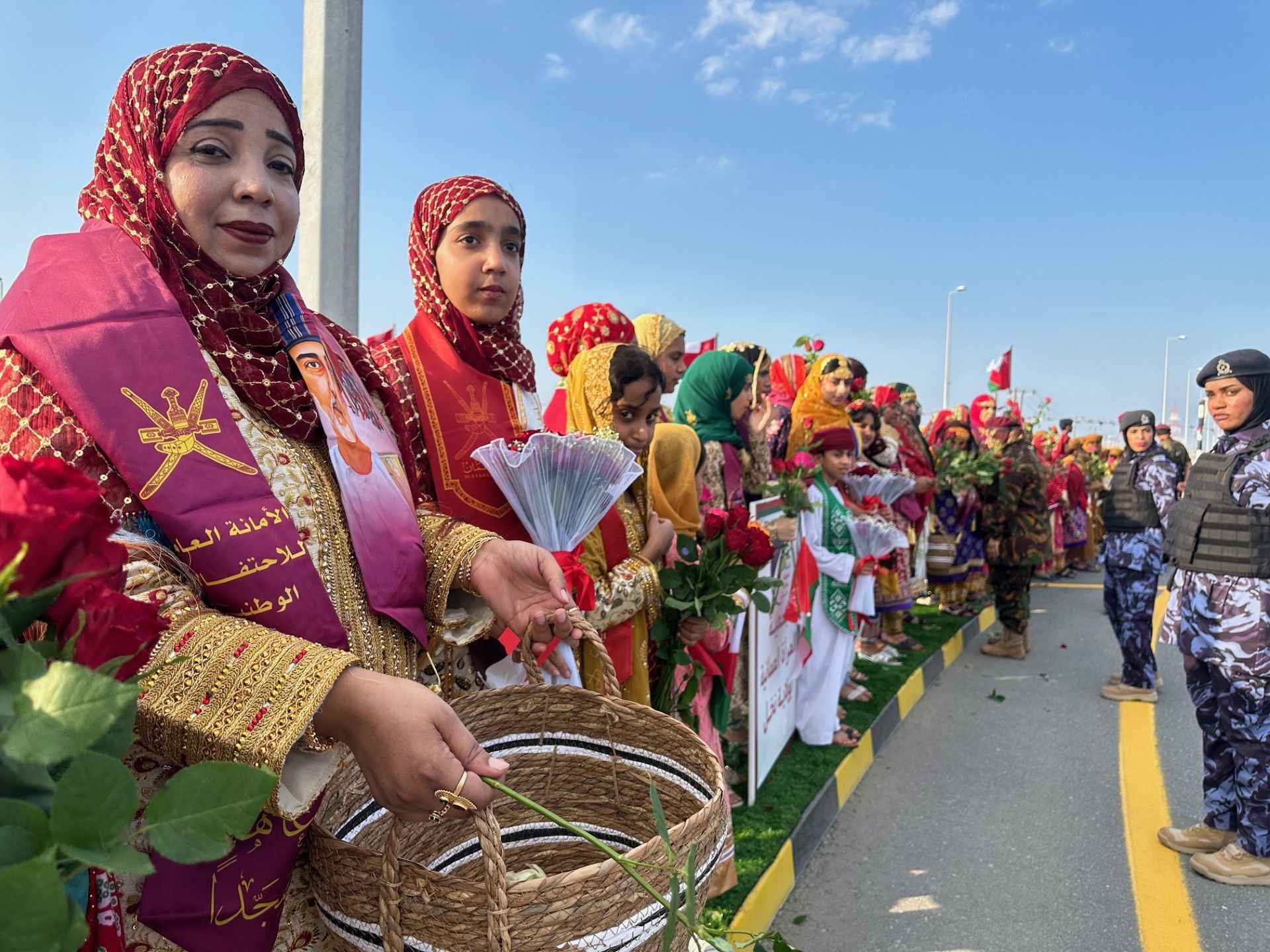 أبناء ولاية نخل ينظّمون استقبالًا بمناسبة مرور الموكب السّامي