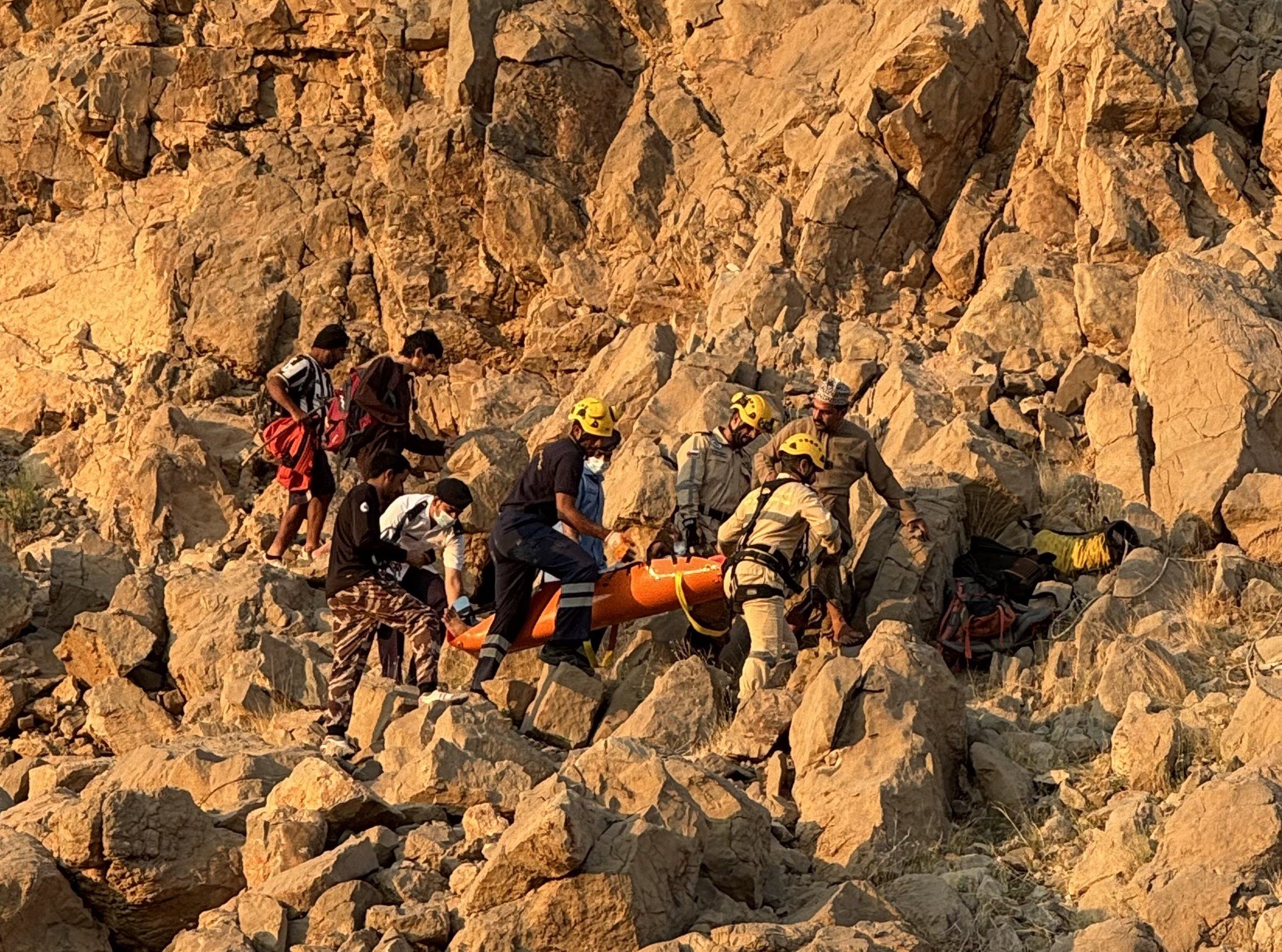 سقوط مواطن من أعلى الجبل بولاية مسقط