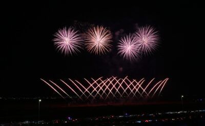 عروض للألعاب النارية احتفالاً بـالعيد الوطني الـ54 المجيد