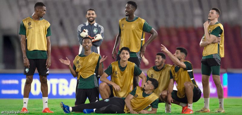 الصقور قبل لقاء إندونيسيا.. وجبتان إلزاميتان وإخلاء الفندق