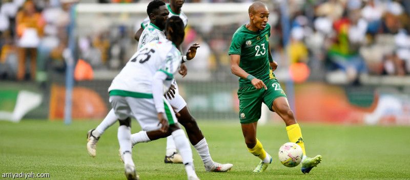 جنوب إفريقيا تعزز الصدارة بثلاثية