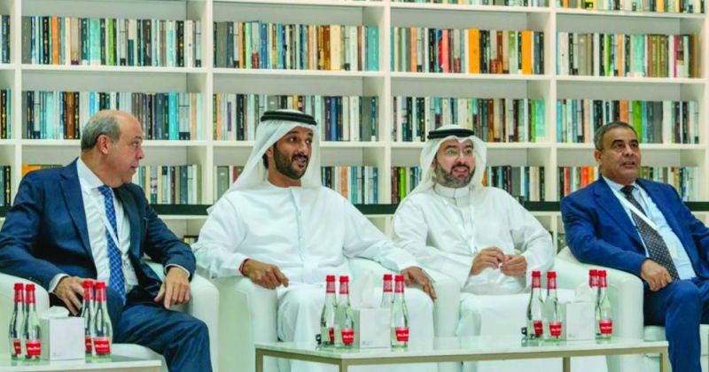 جانب من مشاركة رئيس الطيران المدني في برنامج القادة