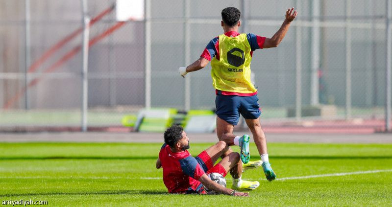 ضمك يبدأ المناورات.. وعودة ثلاثي الهجوم