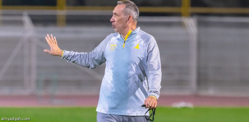 دونيس أمام الهلال.. سجل ضعيف وانتصار وحيد