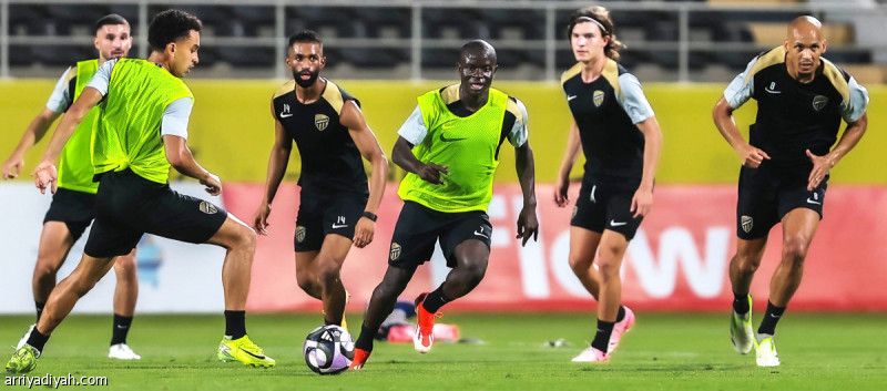 بنزيما والفتح.. غيابات متكررة ورقم يلوح بالأفق