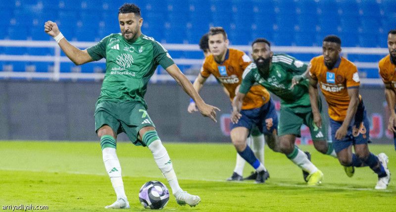 مع الأهلي.. محرز يسجل خامس جزائية