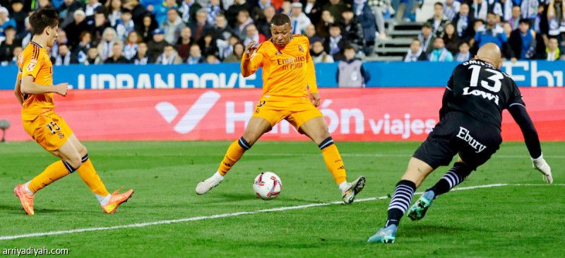 الريال يطارد برشلونة بثلاثية ليجانيس