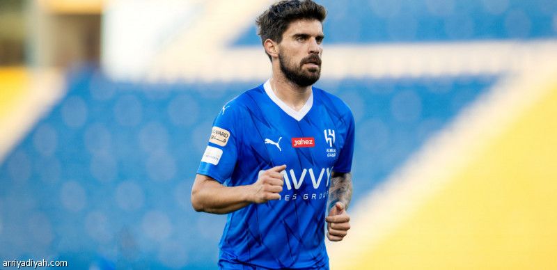 نيفيز.. الرجل الخفي في الهلال