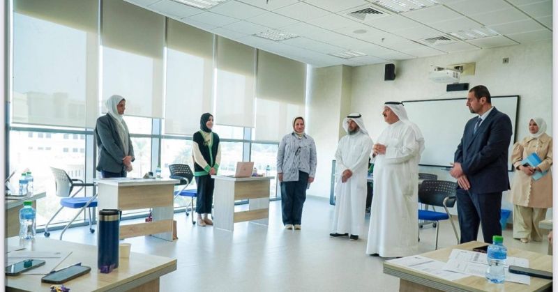 وزير ووكيل الصحة خلال جولته بمعهد الاختصاصات الطبية لمتابعة سير المقابلات