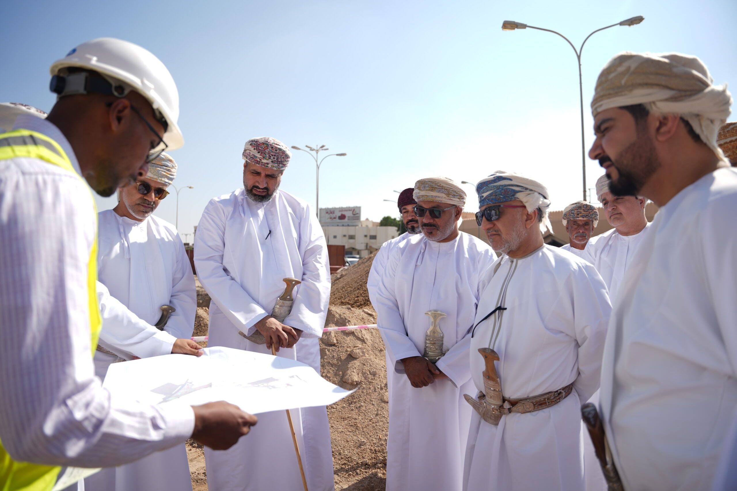 لقاء مشترك بمحافظة البريمي لتعزيز التنمية الاقتصادية والسياحية
