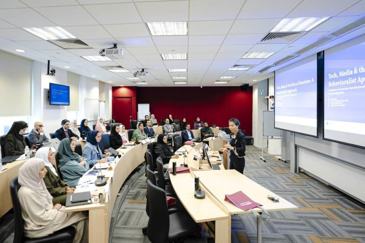المكتب الإعلامي لحكومة الإمارات يختتم برنامج التعليم في الاتصال
