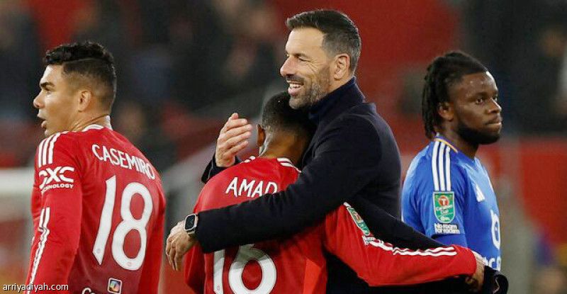 هامبورج وليستر يلاحقان نيستلروي