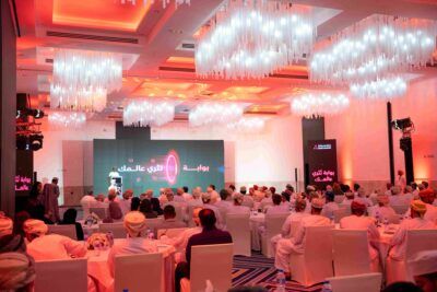 زبائن بنك مسقط في الباطنة يتعرفون على الخدمات المصرفية عبر الانترنت والهاتف النقّال