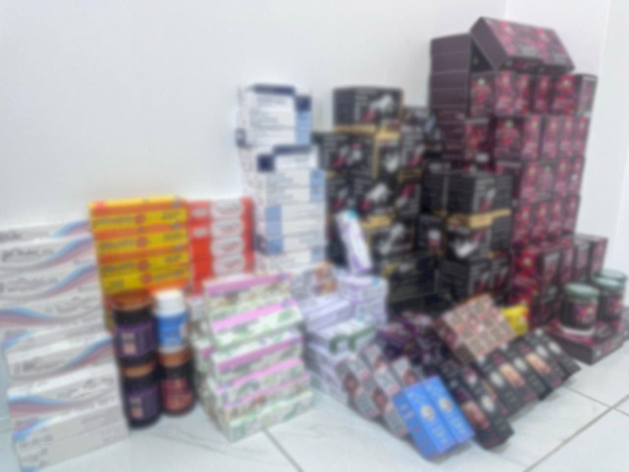 ضبط مؤسسة تجارية تقوم ببيع سلع مخالفة لقانون حماية المستهلك