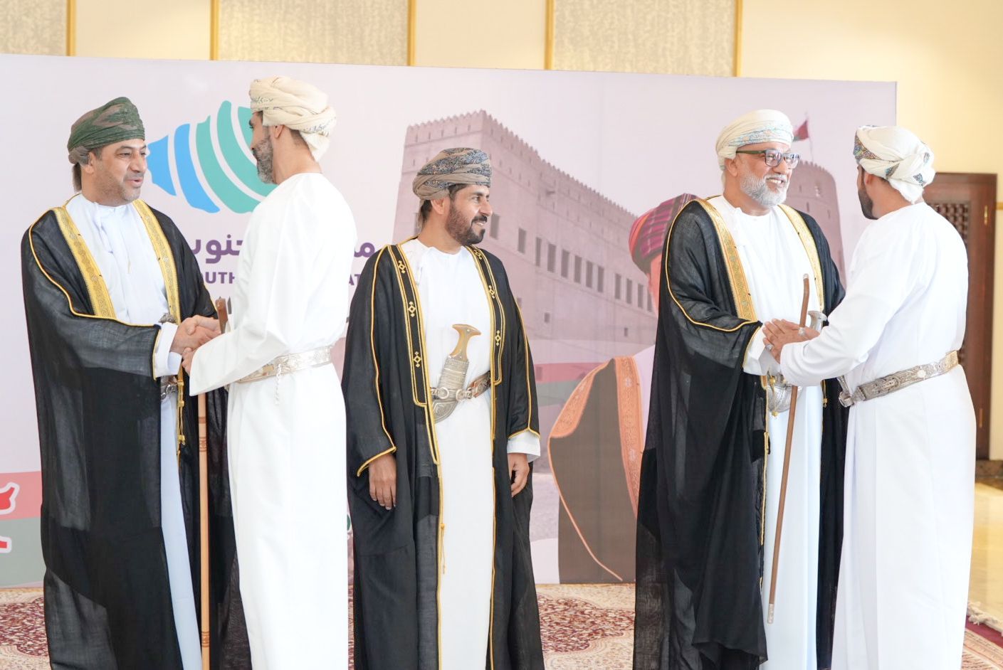 والي الرستاق يستقبل المهنئين بالعيد الوطني 54 المجيد