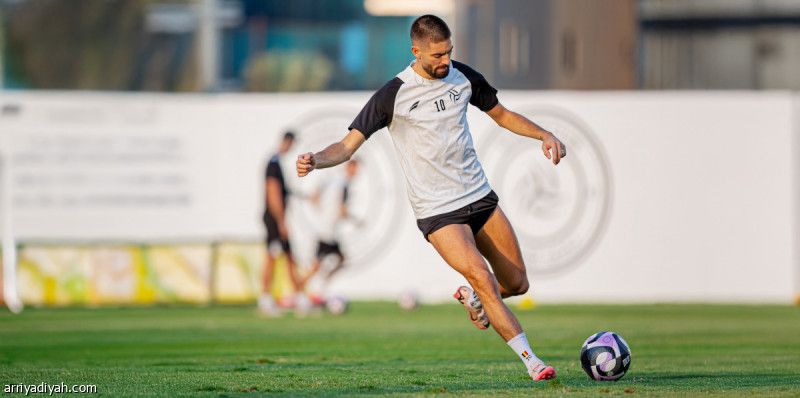 قبل الهلال.. الشباب يختبر حمد الله