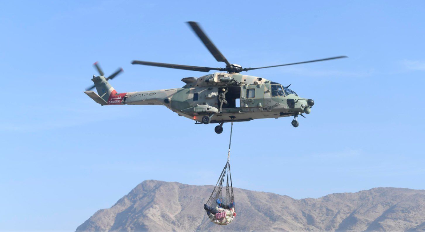 سلاح الجو السلطاني العُماني ينفذ عملية نقل مؤن ومواد استهلاكية