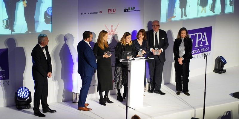 “وزارة الإعلام” تقدم جائزتين إعلاميتين في حفل “أوسكار الصحافة” بلندن